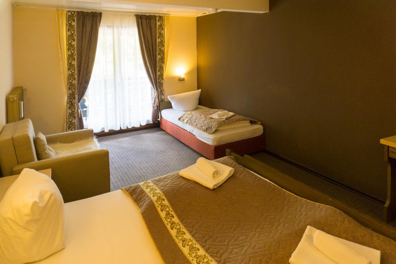 Kraehenbad Hotel Alpirsbach Luaran gambar