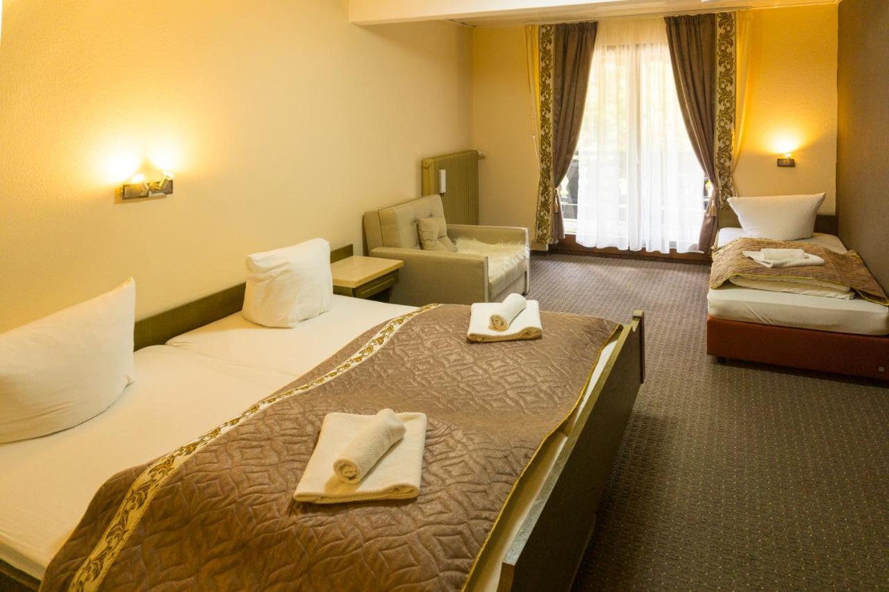 Kraehenbad Hotel Alpirsbach Luaran gambar