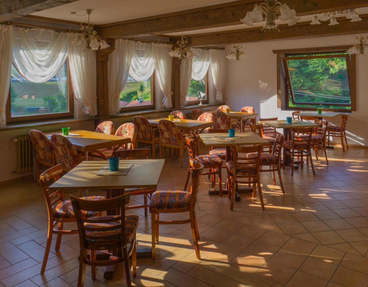 Kraehenbad Hotel Alpirsbach Luaran gambar
