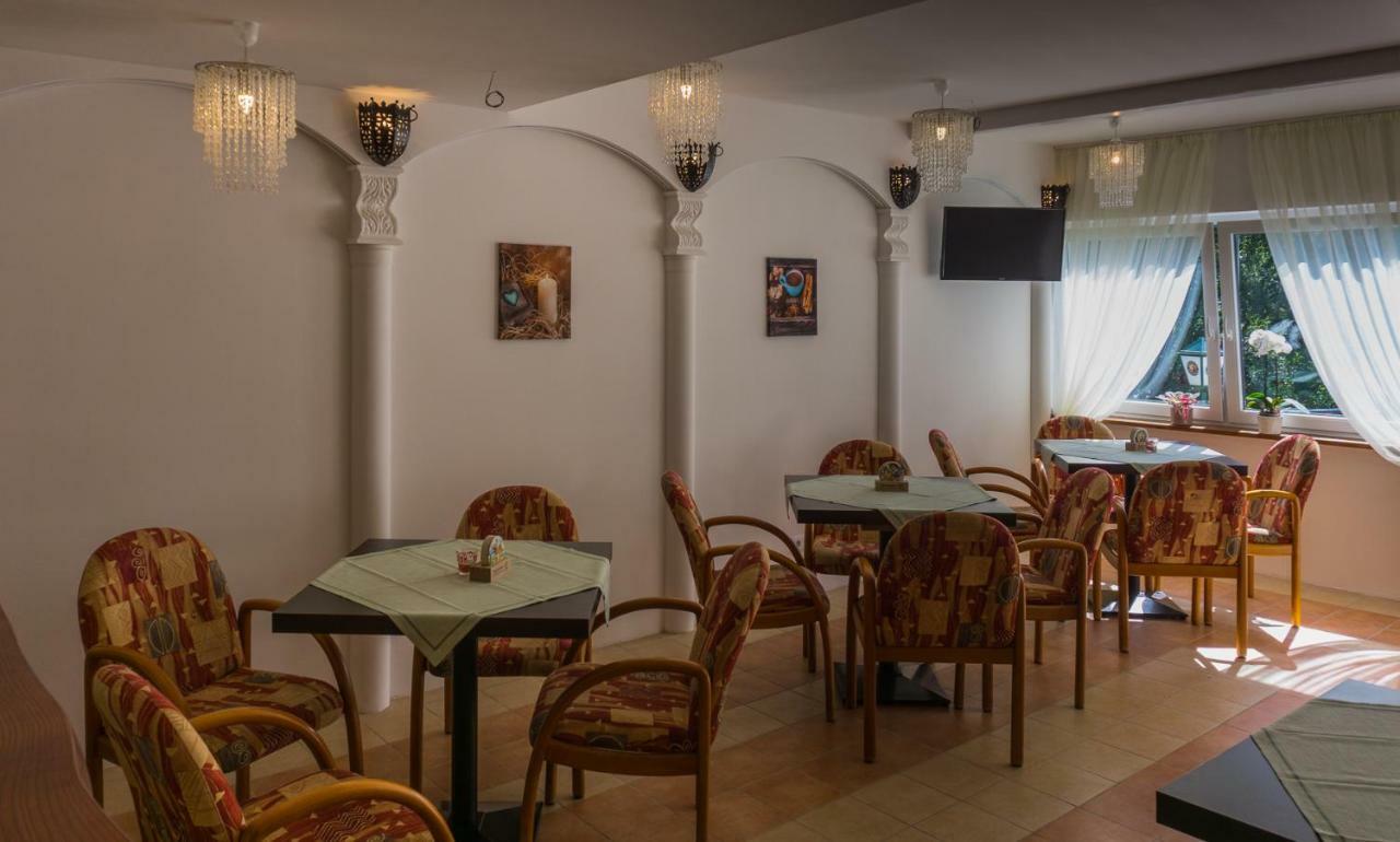 Kraehenbad Hotel Alpirsbach Luaran gambar